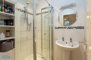 En-suite- click for photo gallery